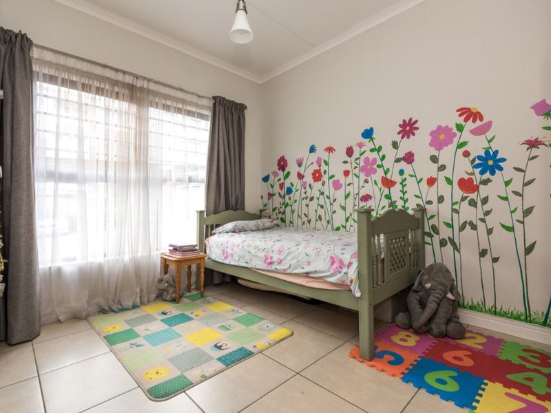 Luxurious Linbro Park flat with lush gardens - Photo 7