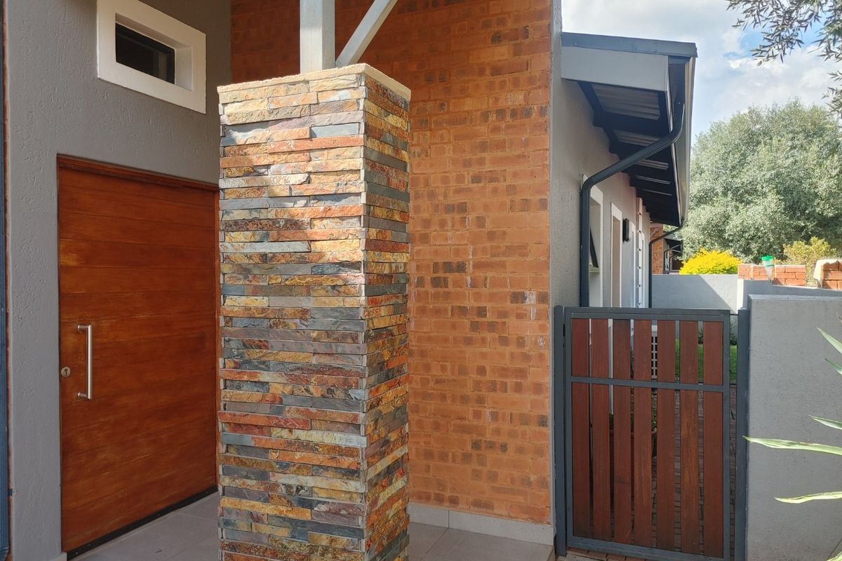 Modern Living in a Secure Estate – Comfort, Style & Convenience - Photo 2