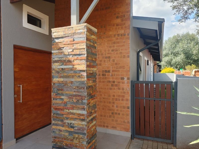 Modern Living in a Secure Estate – Comfort, Style & Convenience - Photo 2
