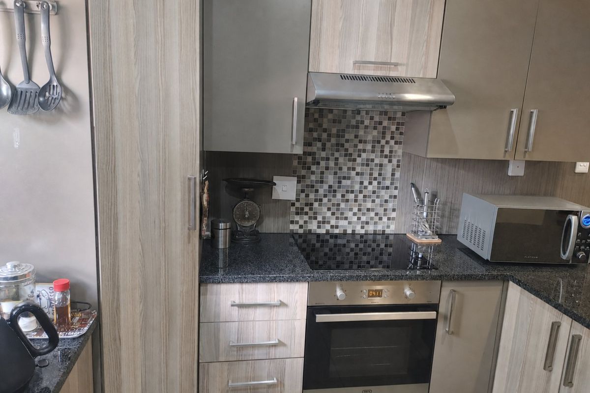 Modern Living in a Secure Estate – Comfort, Style & Convenience - Photo 5