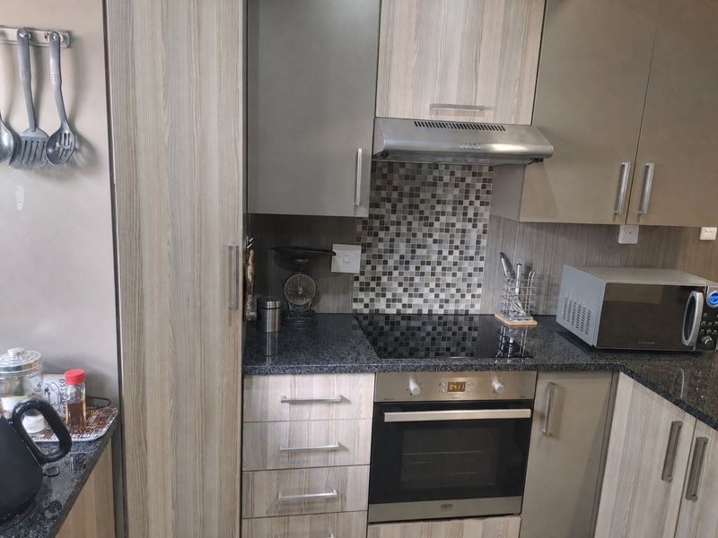Modern Living in a Secure Estate – Comfort, Style & Convenience - Photo 5