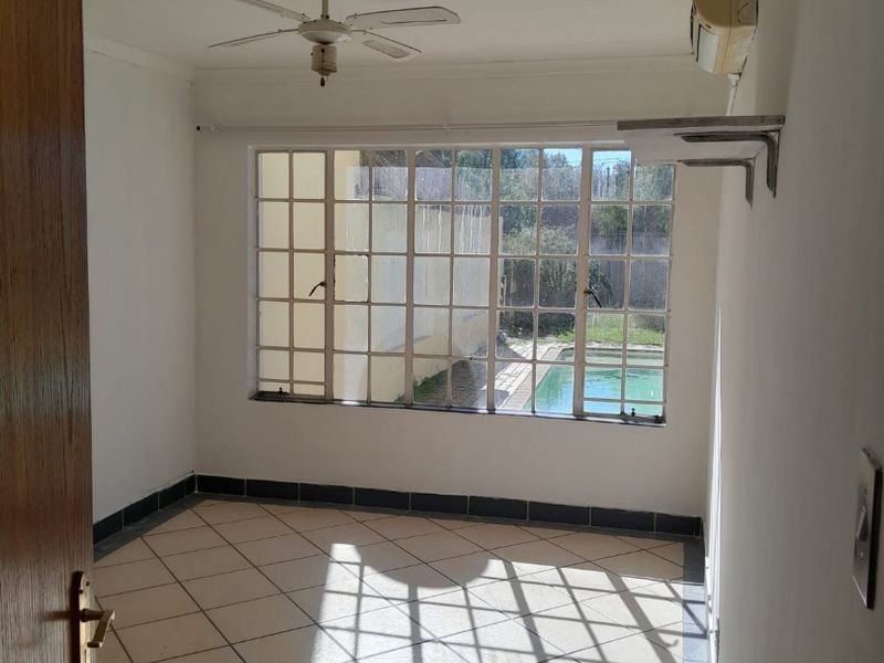 LOVELY 2-BEDROOM HOUSE TO RENT ON A PLOT  Looking for a peaceful, secure place to call home? This charming unit is perfect for you!  Property Features:  *2 Spacious bedrooms *1 Bathroom *Comfortable lounge *Fully functional kitchen *Covered parking *Own private entrance  Pet-friendly (by arrangement) Safe & secure environment Enjoy the calm of plot living while still being close to essential amenities. Perfect for small families, couples, or working professionals! Don’t miss out - Photo 7
