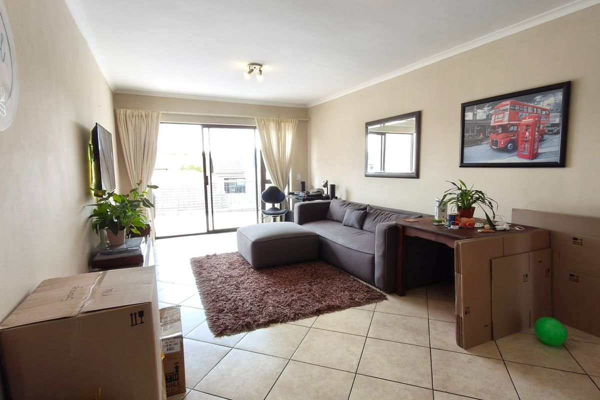 Bright Sugar Bush Flat with Balcony and Braai - Photo 4