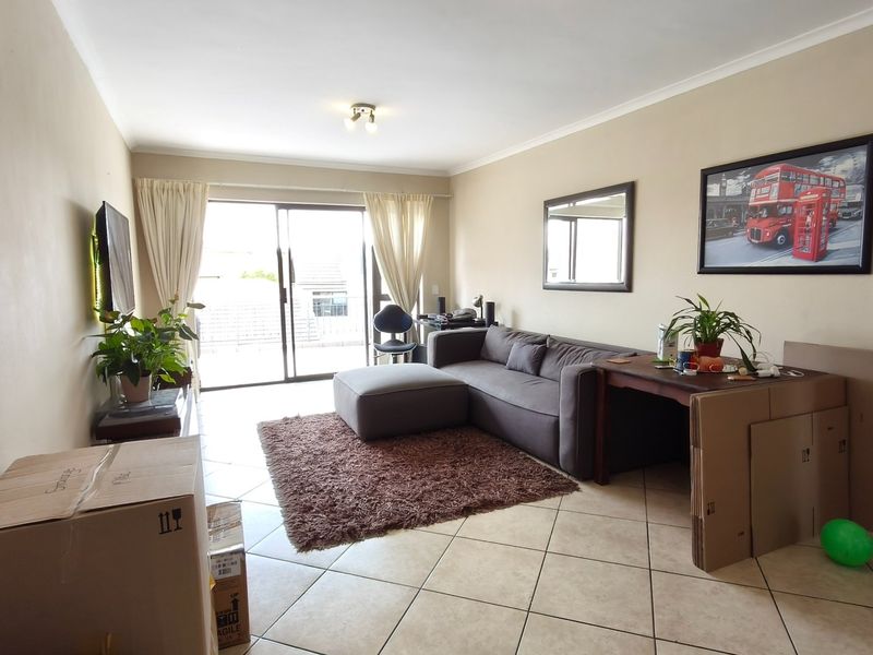 Bright Sugar Bush Flat with Balcony and Braai - Photo 4