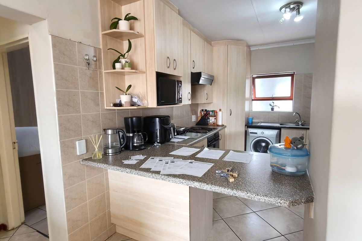 Bright Sugar Bush Flat with Balcony and Braai - Photo 5