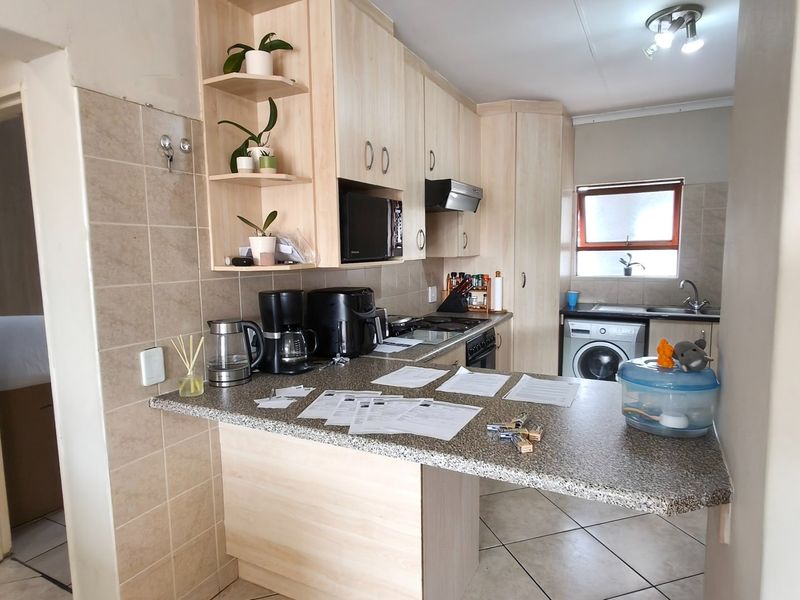 Bright Sugar Bush Flat with Balcony and Braai - Photo 5