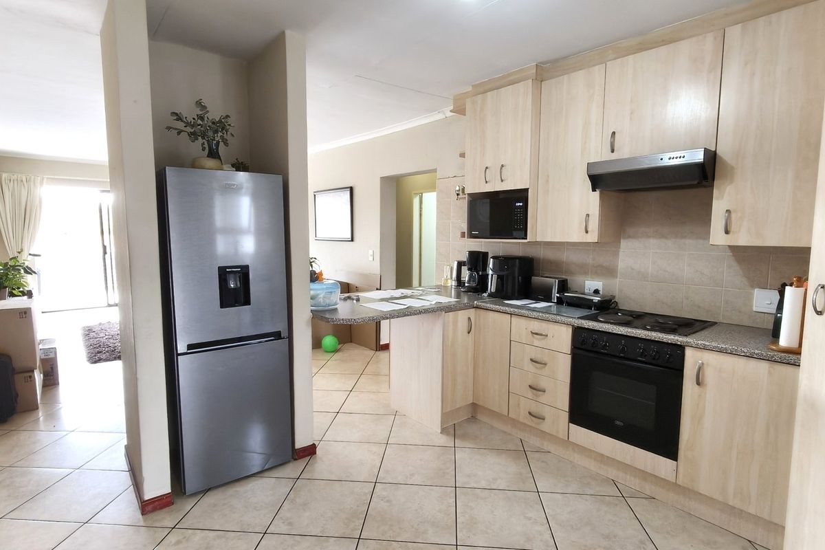 Bright Sugar Bush Flat with Balcony and Braai - Photo 2