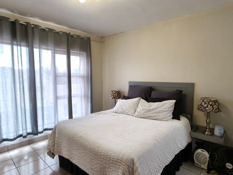 Bright Sugar Bush Flat with Balcony and Braai - Photo 10