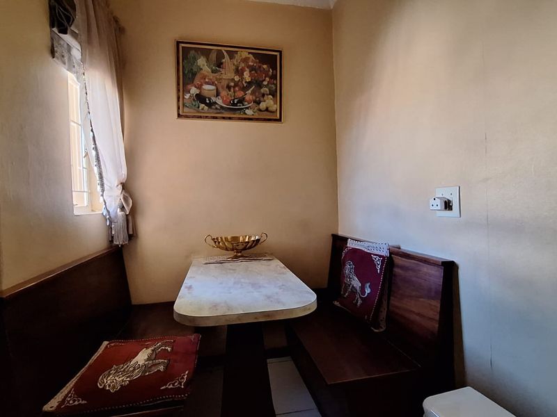 SOLE MANDATE | Spacious Family Home with Pool in Arcon Park - Photo 9
