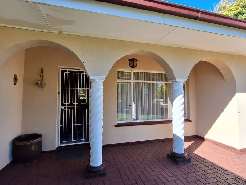 SOLE MANDATE | Spacious Family Home with Pool in Arcon Park - Photo 2