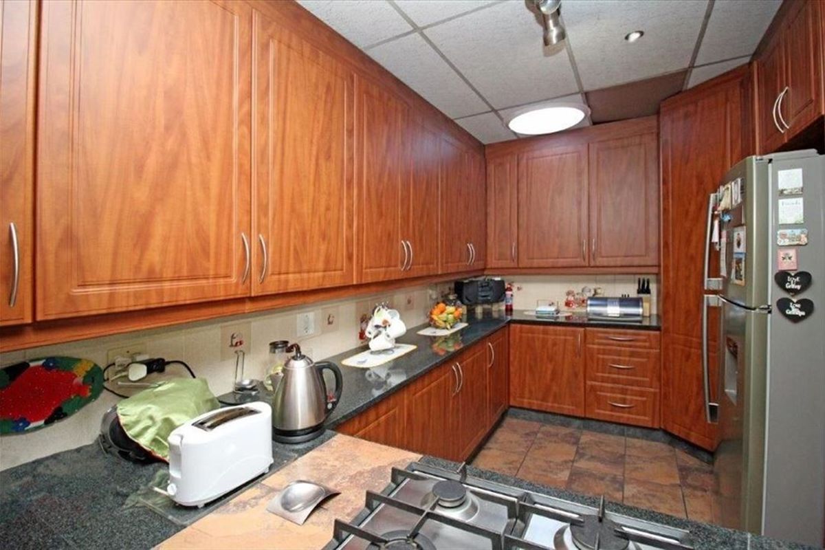 Spacious Family Home with Granny Flat and Excellent Features - Photo 3
