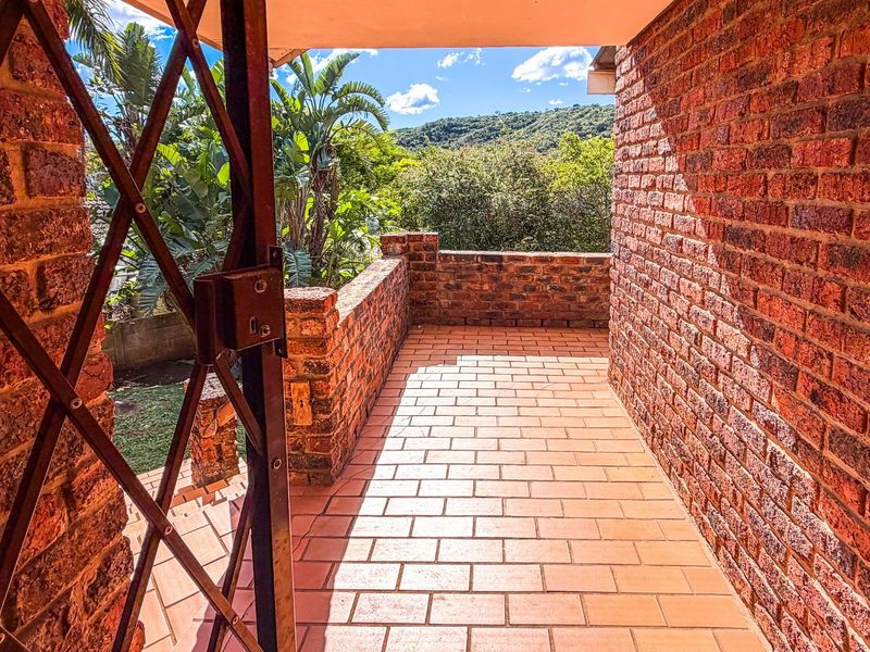 Older Charm Meets Modern Dreams in Spacious Gonubie Home with Valley Views and Room to Grow - Photo 5