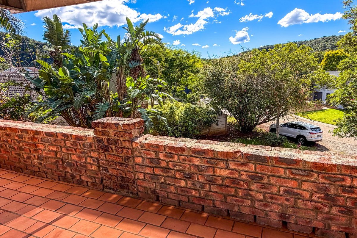 Older Charm Meets Modern Dreams in Spacious Gonubie Home with Valley Views and Room to Grow - Photo 3