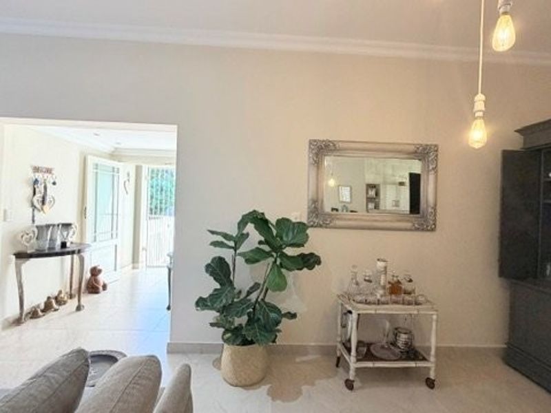 Pet-Friendly Townhouse in Sought-After Somerset Estate - Shelly Beach - Photo 5