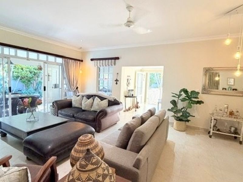 Pet-Friendly Townhouse in Sought-After Somerset Estate - Shelly Beach - Photo 9