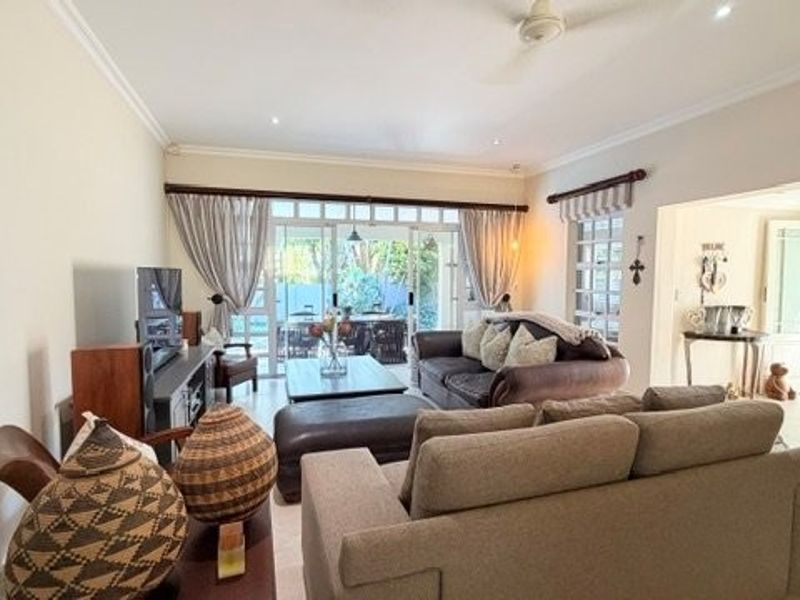 Pet-Friendly Townhouse in Sought-After Somerset Estate - Shelly Beach - Photo 8