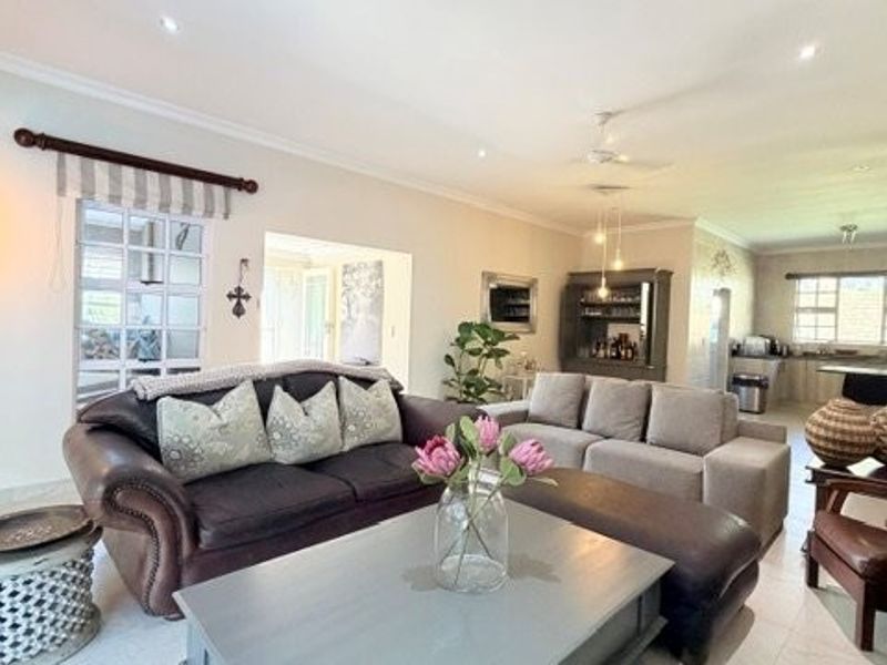 Pet-Friendly Townhouse in Sought-After Somerset Estate - Shelly Beach - Photo 7