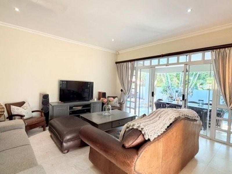 Pet-Friendly Townhouse in Sought-After Somerset Estate - Shelly Beach - Photo 6