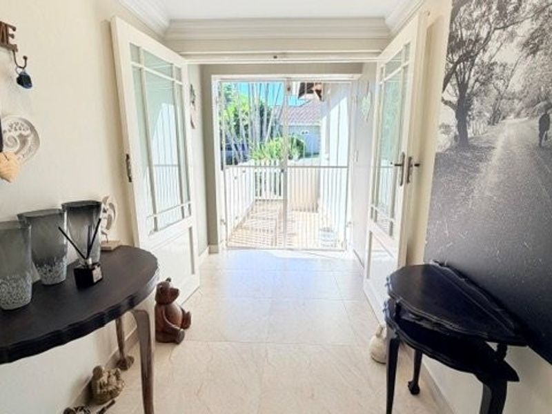 Pet-Friendly Townhouse in Sought-After Somerset Estate - Shelly Beach - Photo 4