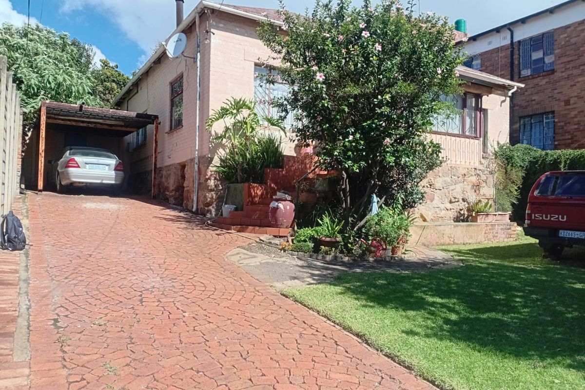 Charming  Well maintained 2 Bedroom Home on a 495m2  with  spacious yard  & Income  Potential - Bellevue East Agent Sale! - Photo 4