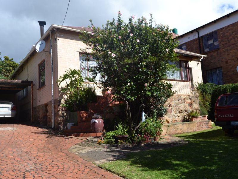 Charming  Well maintained 2 Bedroom Home on a 495m2  with  spacious yard  & Income  Potential - Bellevue East Agent Sale! - Photo 2