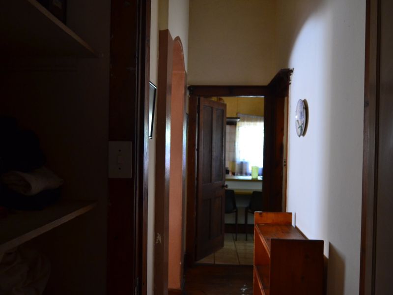 Charming  Well maintained 2  1/2 Bedroom Home on a 495m2  with  spacious yard  & Out side Extra room with toilet. Income  Potential - Bellevue East Agent Sale! - Photo 4