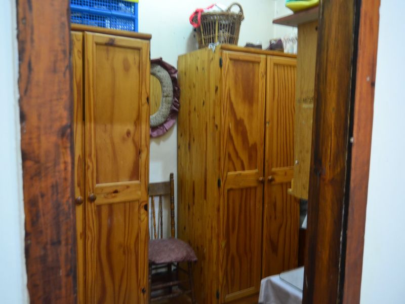 Charming  Well maintained 2  1/2 Bedroom Home on a 495m2  with  spacious yard  & Out side Extra room with toilet. Income  Potential - Bellevue East Agent Sale! - Photo 3