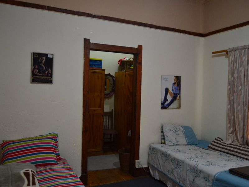 Charming  Well maintained 2 Bedroom Home on a 495m2  with  spacious yard  & Income  Potential - Bellevue East Agent Sale! - Photo 9