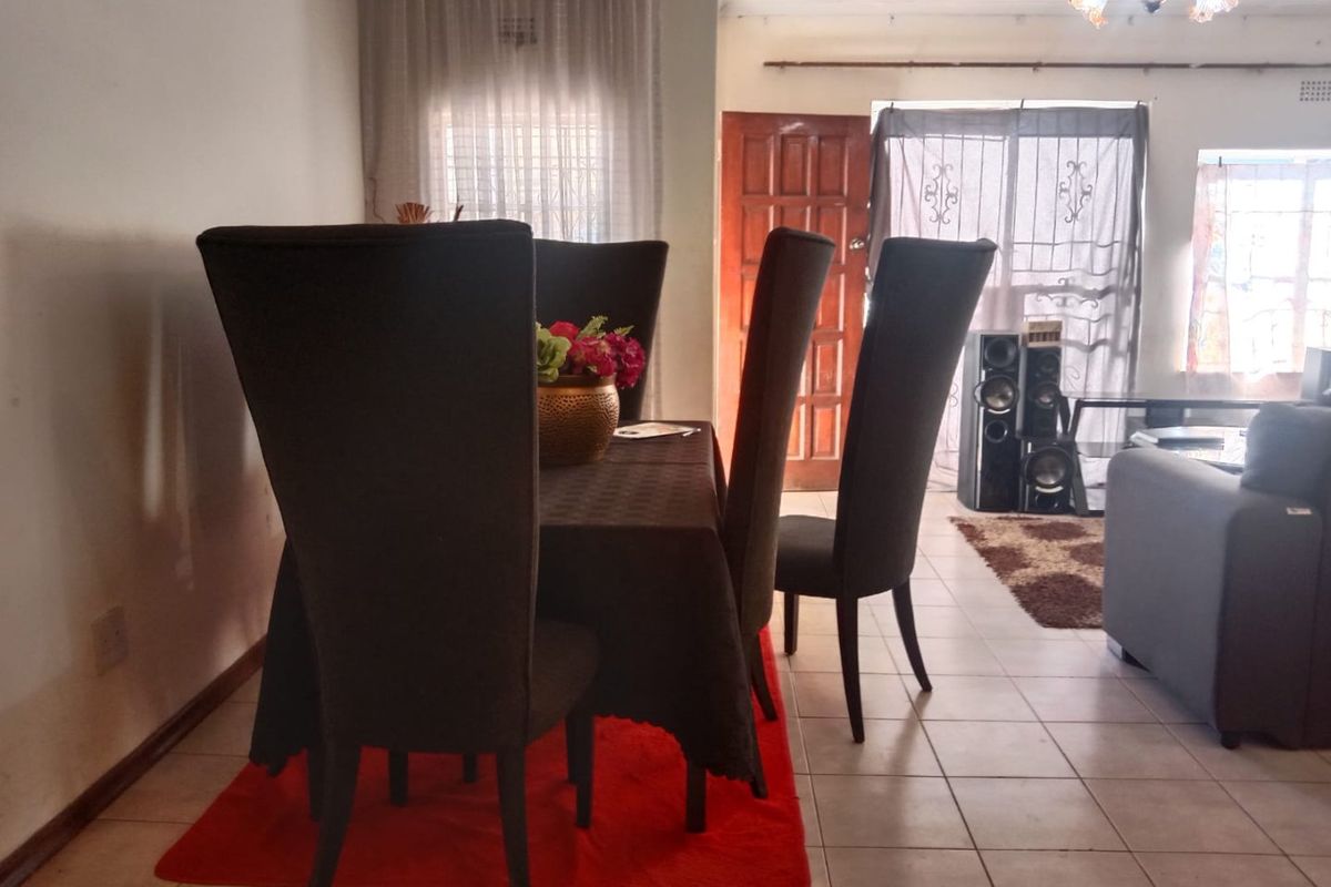 3 Bedroom House to Rent Lenasia South  - Photo 4