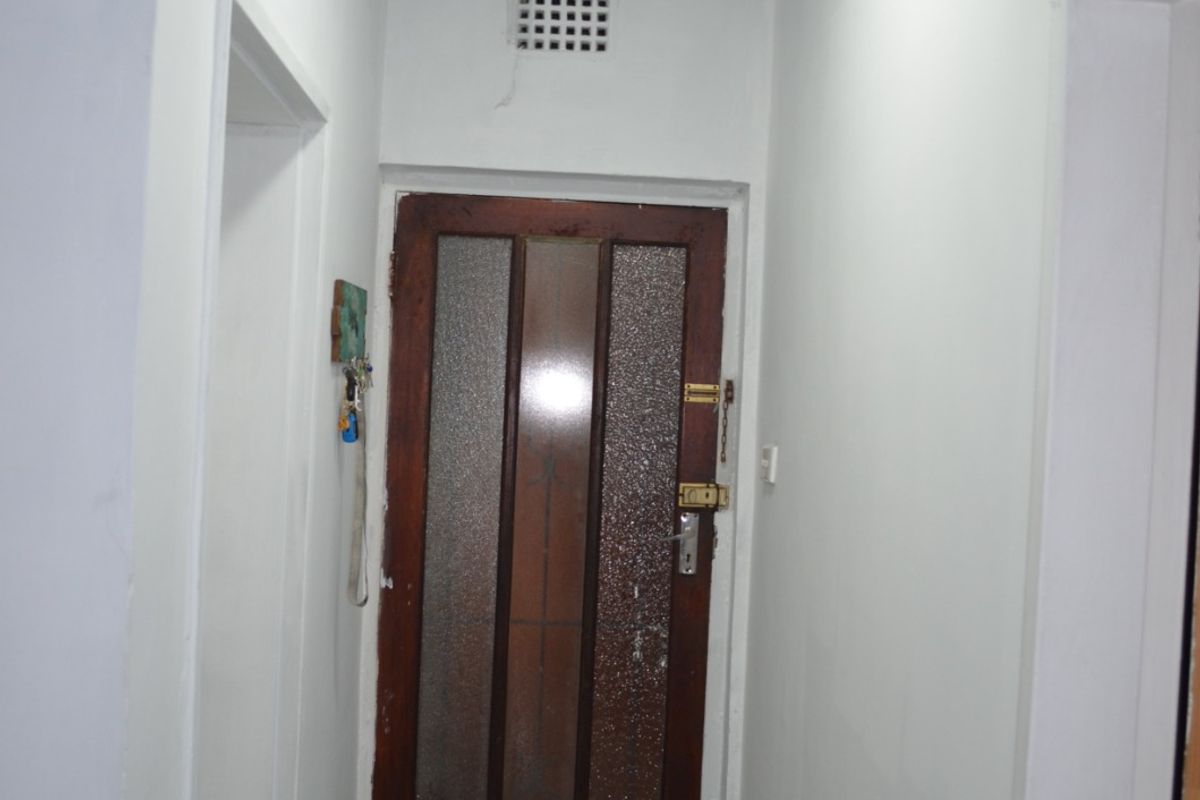 Ground floor, Spacious 3 Bedroom Apartment, Parow - Photo 5