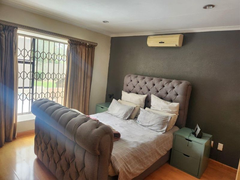 4 Bedroom House for Sale in Strubensvallei - Photo 5