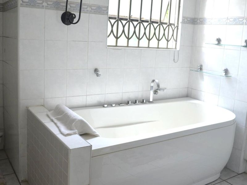 4 Bedroom House for Sale in Strubensvallei - Photo 7