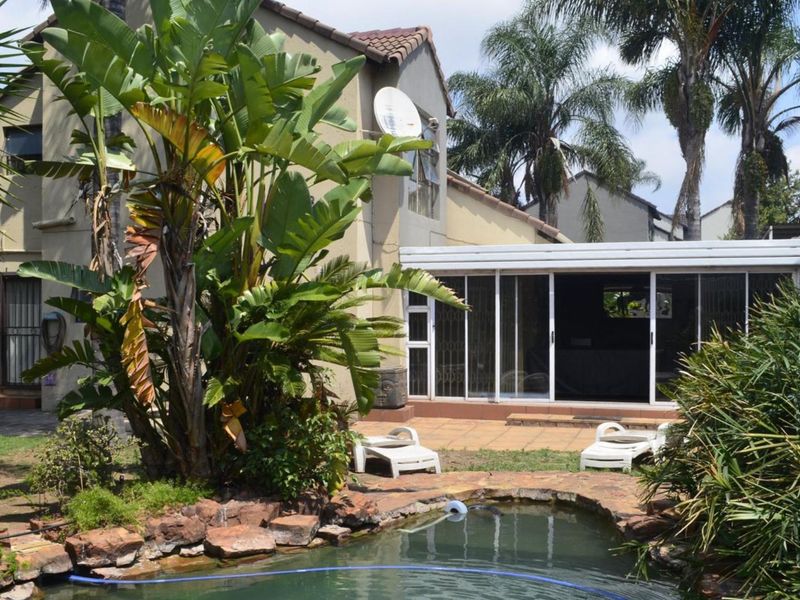 4 Bedroom House for Sale in Strubensvallei - Photo 1