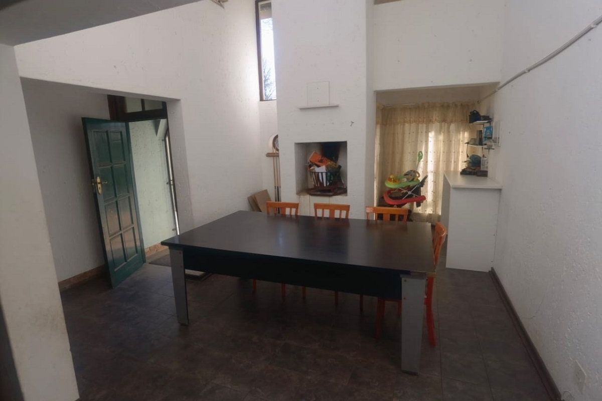 3-Bedroom family home with Cottage, Garage and Swimming pool in Boksburg - Photo 4