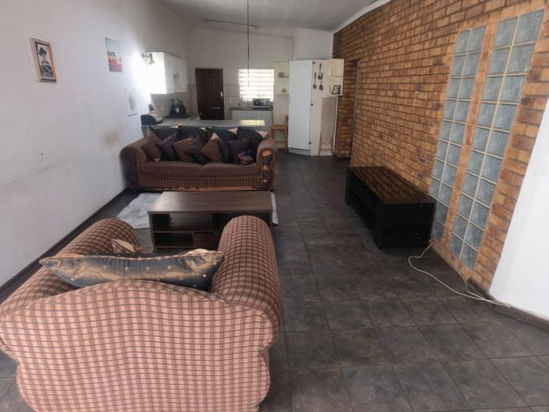 3-Bedroom family home with Cottage, Garage and Swimming pool in Boksburg - Photo 8