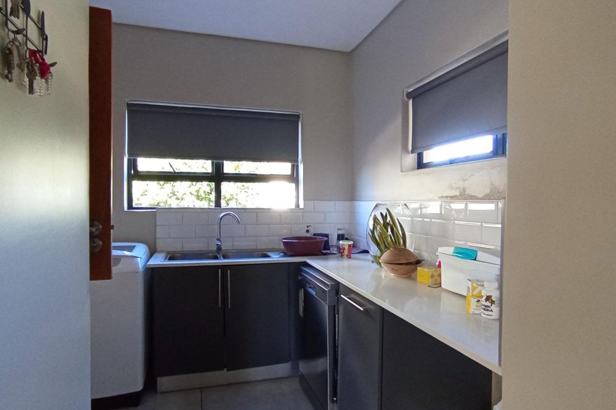 3 Bedroom HouseMidstream Estate - Photo 3