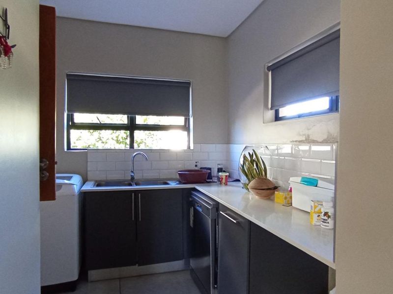 3 Bedroom HouseMidstream Estate - Photo 3