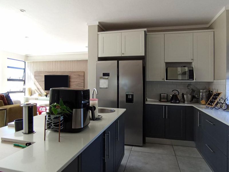 3 Bedroom HouseMidstream Estate - Photo 4