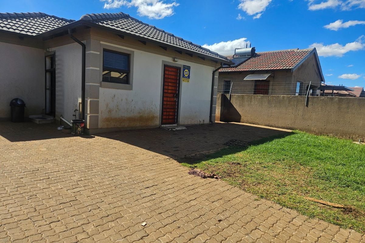 Family home in Alliance with fibre and security - Photo 3