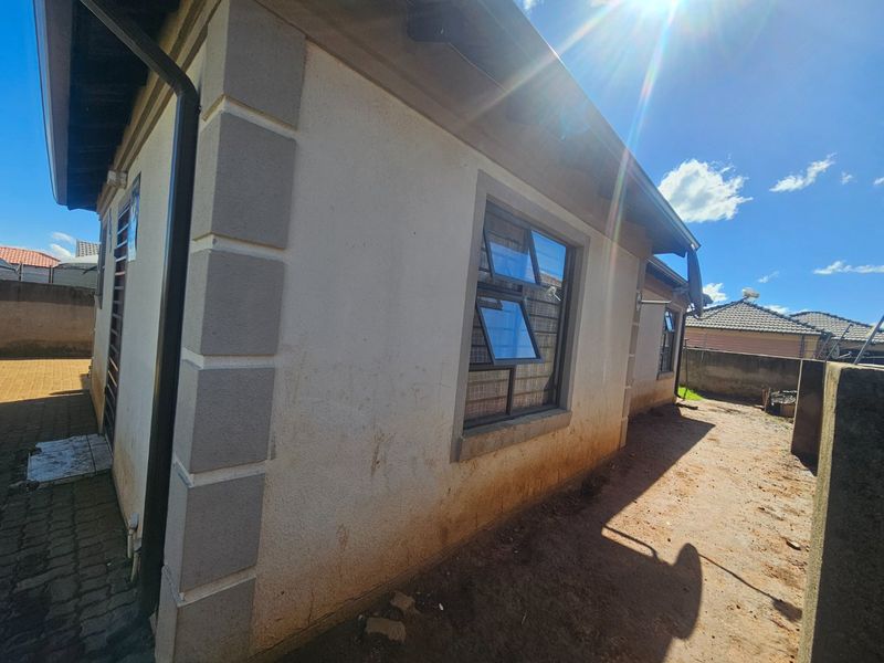 Family home in Alliance with fibre and security - Photo 4