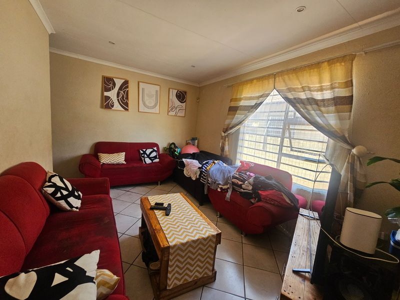 Family home in Alliance with fibre and security - Photo 8