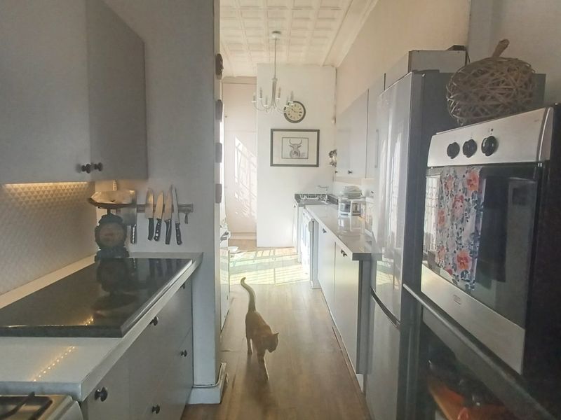 Warm and welcoming Kensington Home on a spacious 595m2 standp - Photo 3