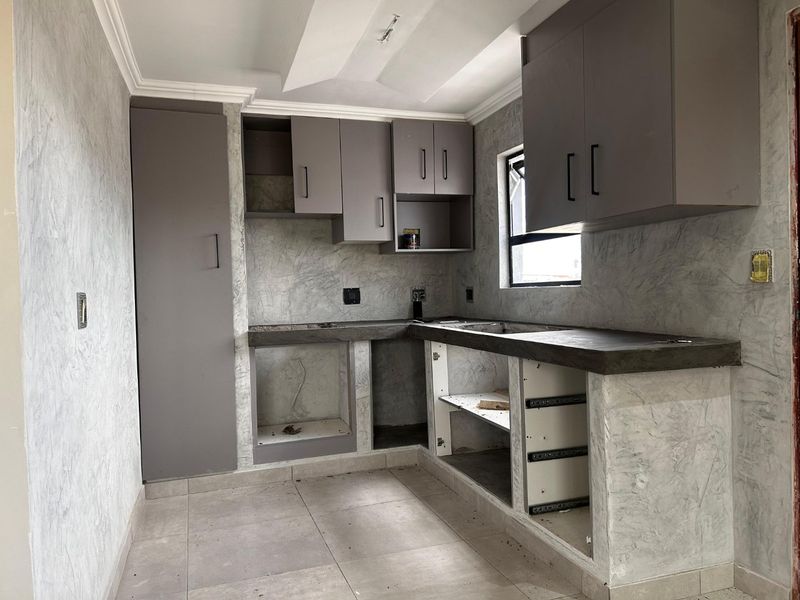 Renovated  2 bedroom family home in Bloemside with secure yard.  A must See !!! - Photo 6