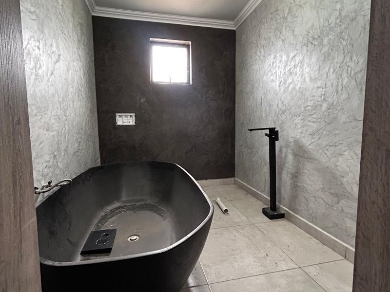 Renovated  2 bedroom family home in Bloemside with secure yard.  A must See !!! - Photo 3