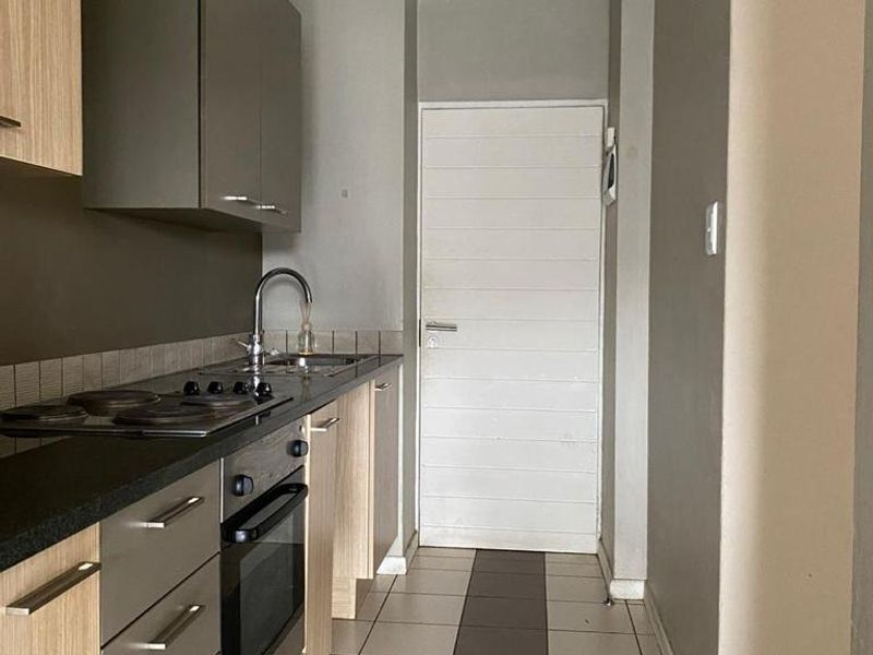 Bachelor Pad - Photo 2
