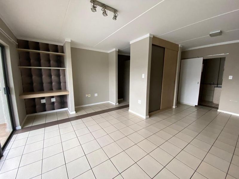 Bachelor Pad - Photo 8