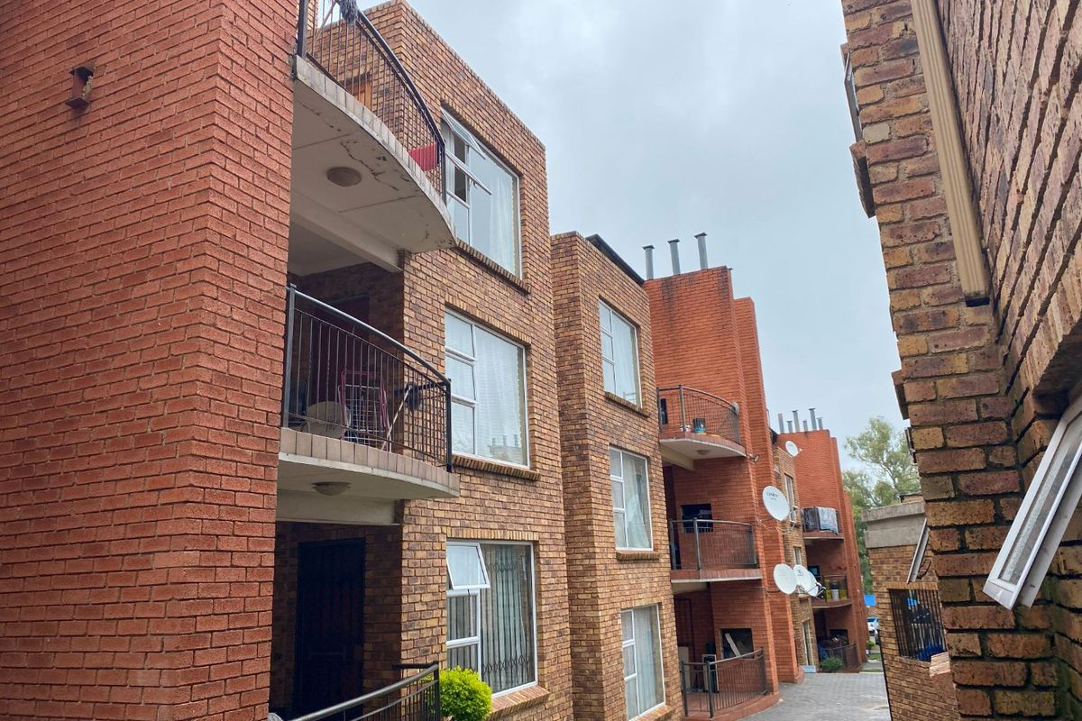 Stunning 2-Bedroom, 2-Bathroom Apartment in Halfway House, Midrand - Photo 2