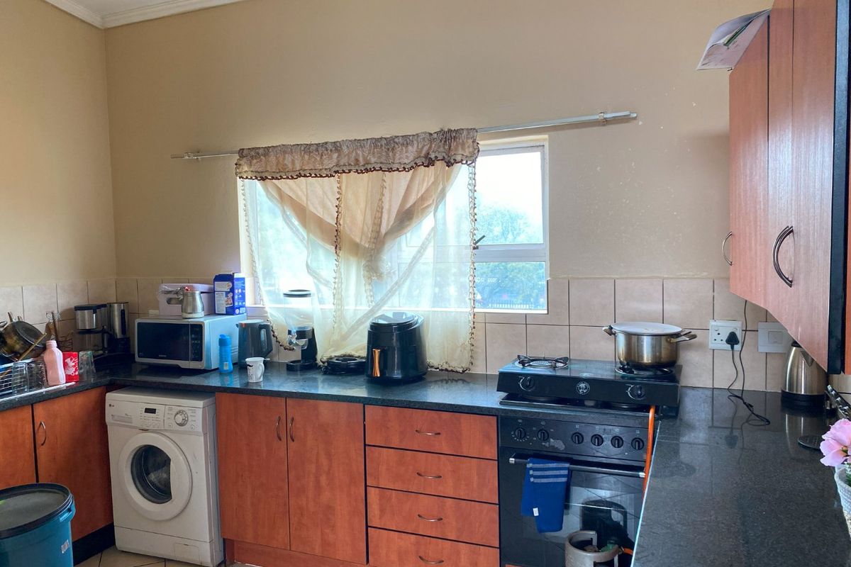 Stunning 2-Bedroom, 2-Bathroom Apartment in Halfway House, Midrand - Photo 4