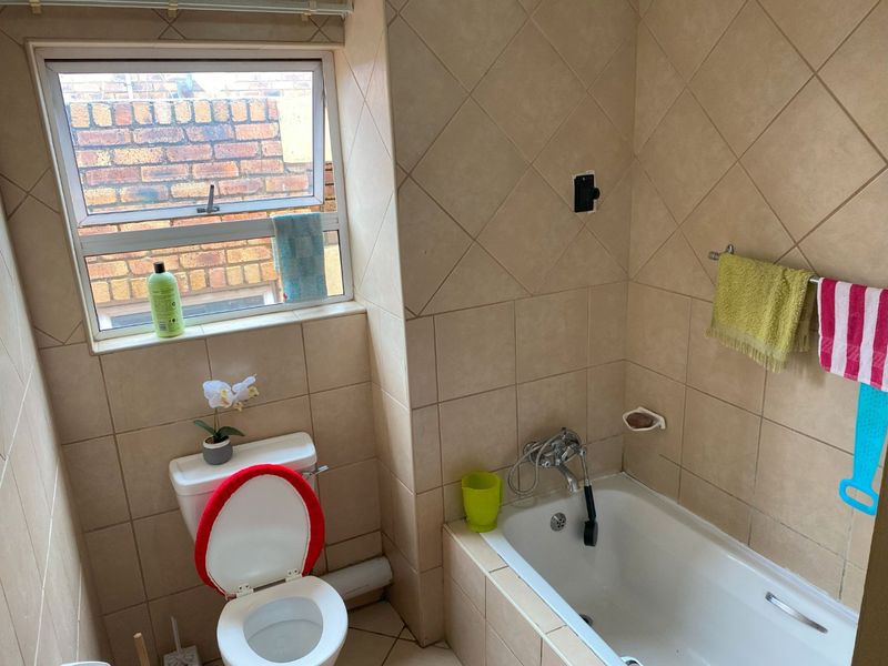 Stunning 2-Bedroom, 2-Bathroom Apartment in Halfway House, Midrand - Photo 8