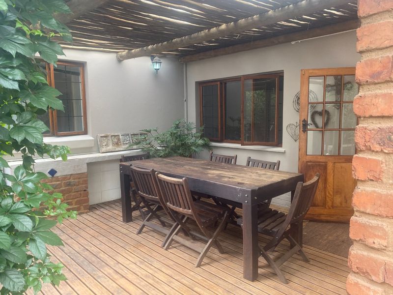 Classic wooden floors and pressed ceiling Rietondale home! - Photo 4